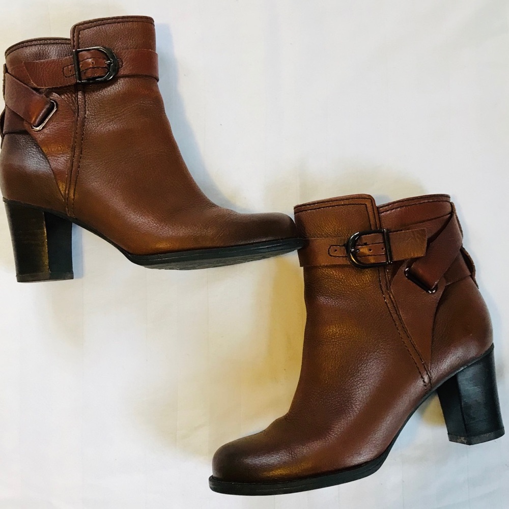 SOLD Clarks- Brown Leather Booties